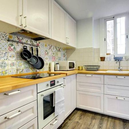 Colorful With Cozy Terrace In Gracia Apartment บาร์เซโลนา ภายนอก รูปภาพ