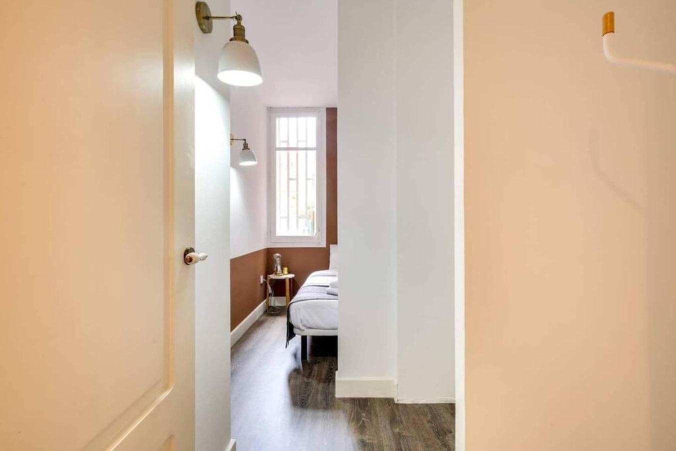 Colorful With Cozy Terrace In Gracia Apartment บาร์เซโลนา ภายนอก รูปภาพ