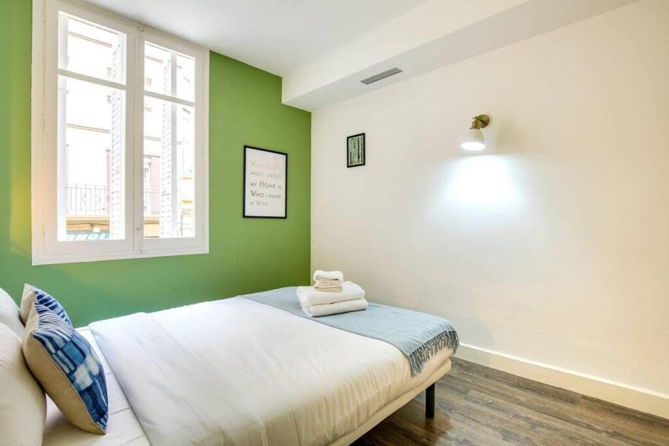 Colorful With Cozy Terrace In Gracia Apartment บาร์เซโลนา ภายนอก รูปภาพ