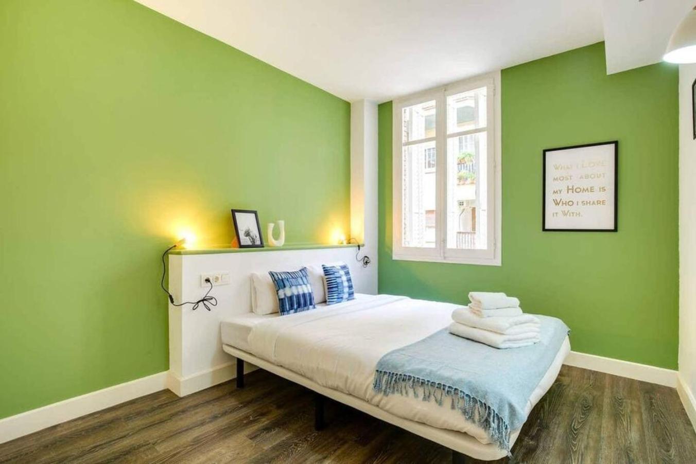 Colorful With Cozy Terrace In Gracia Apartment บาร์เซโลนา ภายนอก รูปภาพ