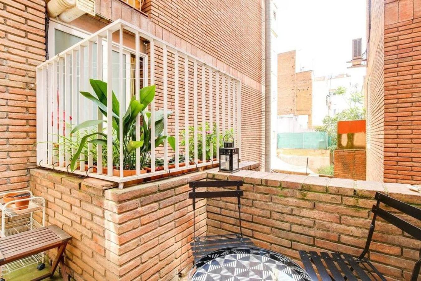 Colorful With Cozy Terrace In Gracia Apartment บาร์เซโลนา ภายนอก รูปภาพ